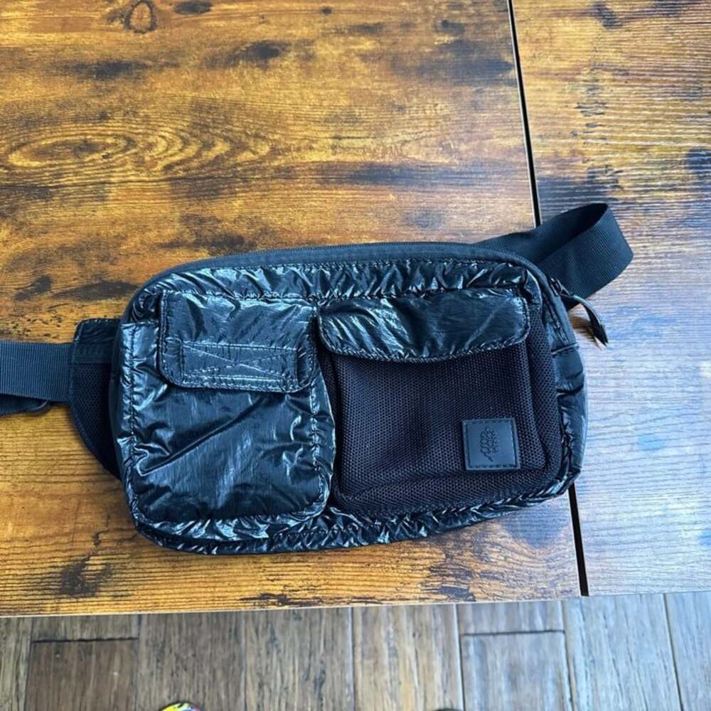 FP Movement Courtside Cargo Sling Bag Gloss Black